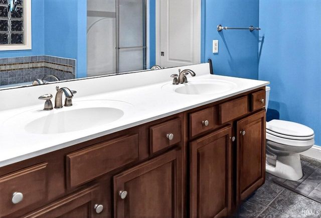 2221 Bremmerton Drive, Evansville, IN 47711