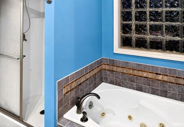 2221 Bremmerton Drive, Evansville, IN 47711