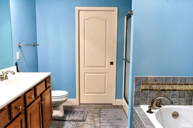 2221 Bremmerton Drive, Evansville, IN 47711