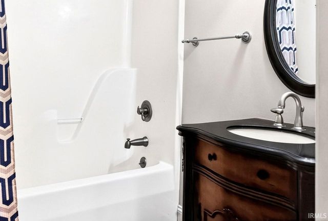 2221 Bremmerton Drive, Evansville, IN 47711