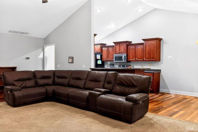 2221 Bremmerton Drive, Evansville, IN 47711