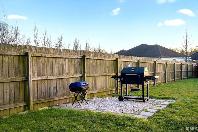 2221 Bremmerton Drive, Evansville, IN 47711