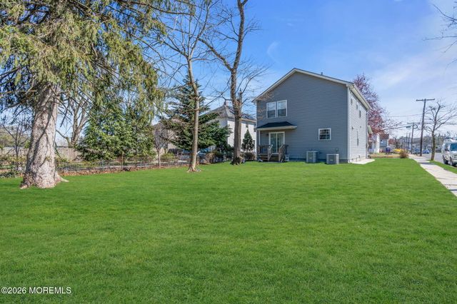 38 E Sunset Avenue E, Red Bank, NJ 07701