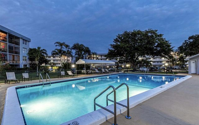 117 Royal Park Dr 3F, Oakland Park, FL 33309