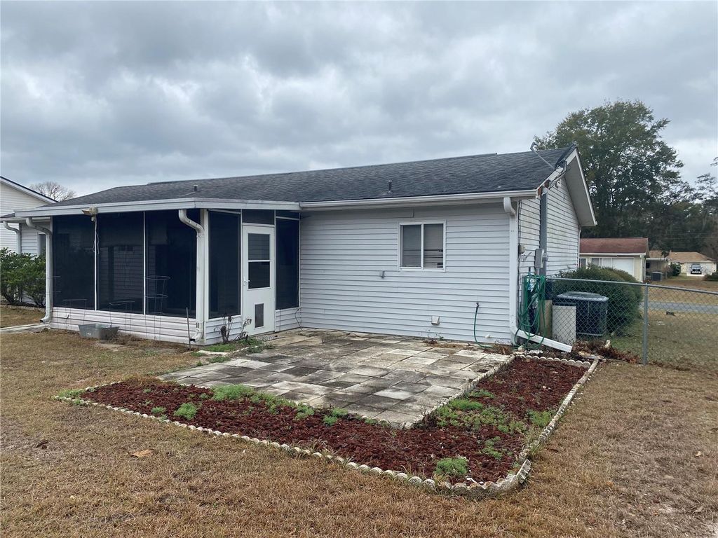 Image 5 of property listing at 11171 SW 79TH AVENUE, Ocala, FL 34476