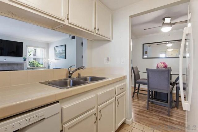 1953 Wellington Lane 5, Vista, CA 92081