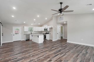 401 East Crescent Street, Aurora, MO 65605