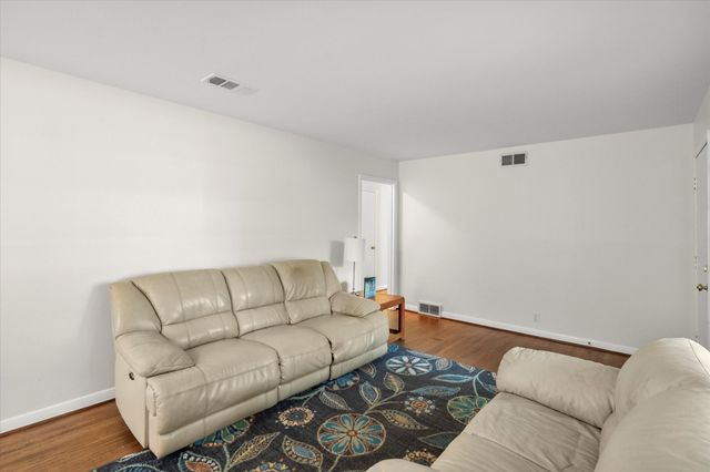 1207 W Tucker Boulevard, Arlington, TX 76013