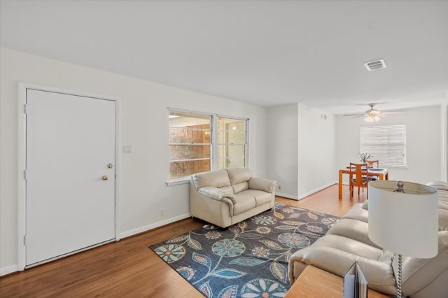 1207 W Tucker Boulevard, Arlington, TX 76013