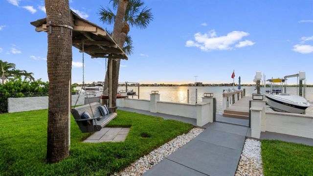 7008 S SHORE DRIVE S, South Pasadena, FL 33707
