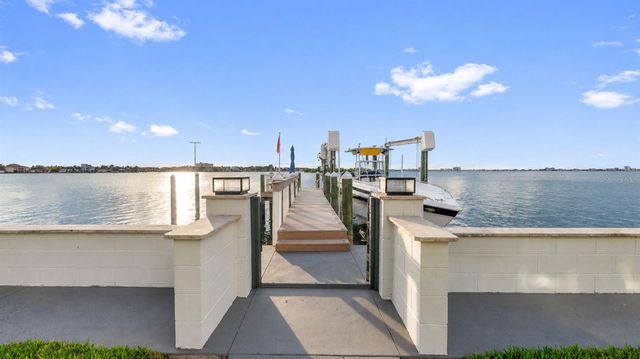 7008 S SHORE DRIVE S, South Pasadena, FL 33707