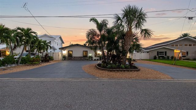 7008 S SHORE DRIVE S, South Pasadena, FL 33707
