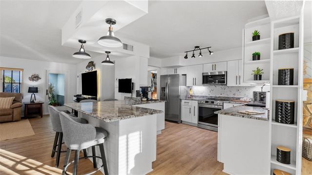 7008 S SHORE DRIVE S, South Pasadena, FL 33707