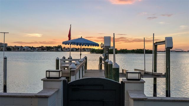 7008 S SHORE DRIVE S, South Pasadena, FL 33707