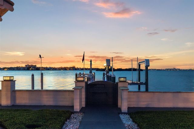 7008 S SHORE DRIVE S, South Pasadena, FL 33707