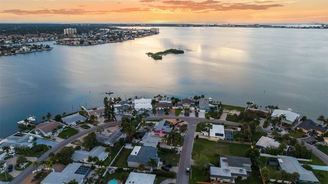 7008 S SHORE DRIVE S, South Pasadena, FL 33707