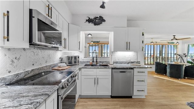 7008 S SHORE DRIVE S, South Pasadena, FL 33707
