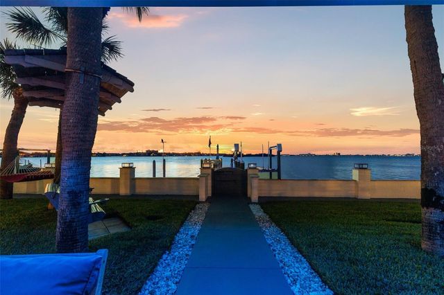 7008 S SHORE DRIVE S, South Pasadena, FL 33707