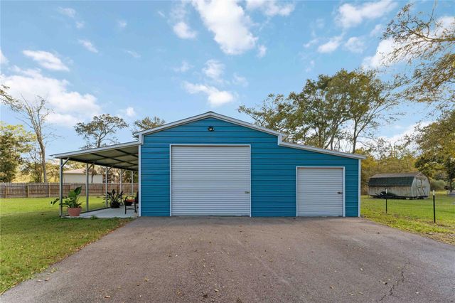 2615 Commerce Drive, Liverpool, TX 77577