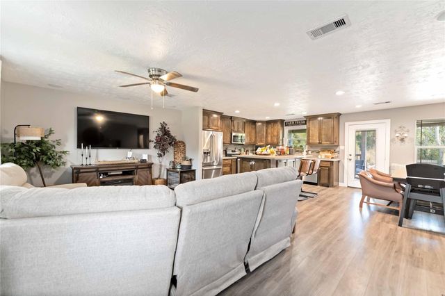 2615 Commerce Drive, Liverpool, TX 77577