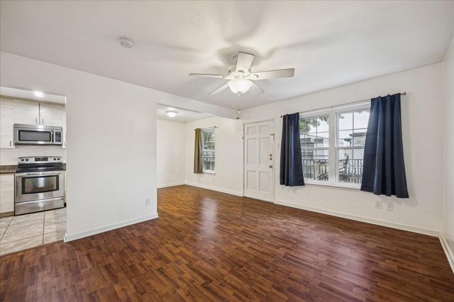 3131 Southwest Freeway C33, Houston, TX 77098