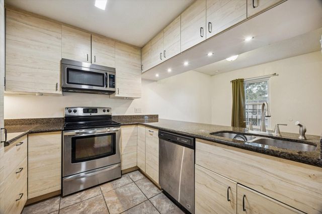 3131 Southwest Freeway C33, Houston, TX 77098