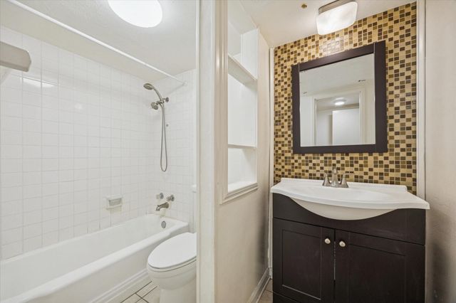 3131 Southwest Freeway C33, Houston, TX 77098