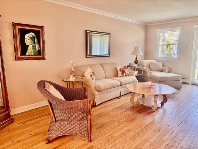 31-36 Wilshire Ln 31-36, Oakdale, NY 11769