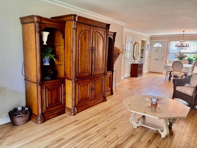 31-36 Wilshire Ln 31-36, Oakdale, NY 11769