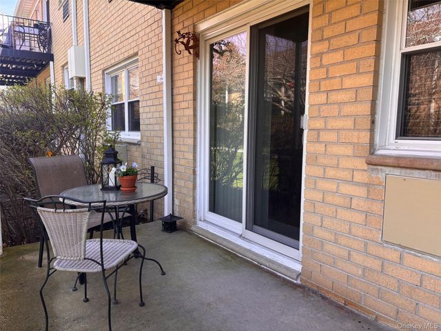 31-36 Wilshire Ln 31-36, Oakdale, NY 11769