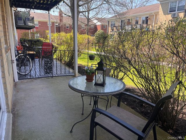 31-36 Wilshire Ln 31-36, Oakdale, NY 11769