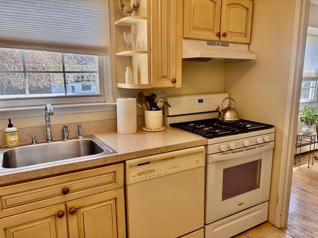 31-36 Wilshire Ln 31-36, Oakdale, NY 11769