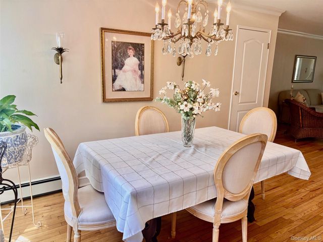 31-36 Wilshire Ln 31-36, Oakdale, NY 11769