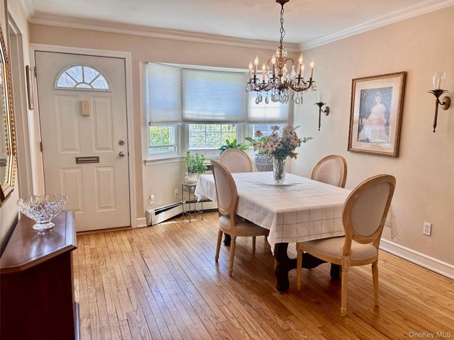 31-36 Wilshire Ln 31-36, Oakdale, NY 11769