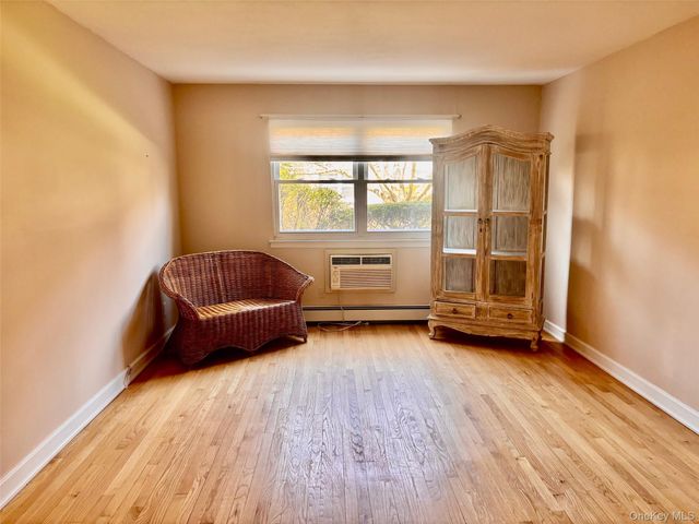 31-36 Wilshire Ln 31-36, Oakdale, NY 11769