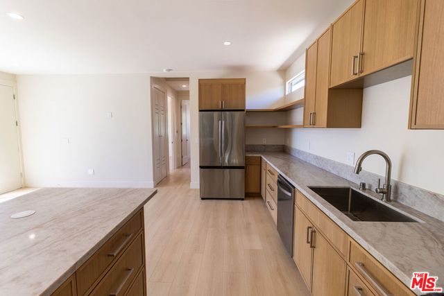 821 S Muirfield Road, Los Angeles, CA 90005