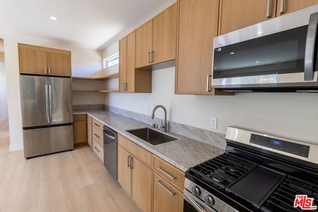 821 S Muirfield Road, Los Angeles, CA 90005