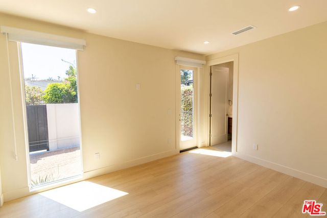 821 S Muirfield Road, Los Angeles, CA 90005