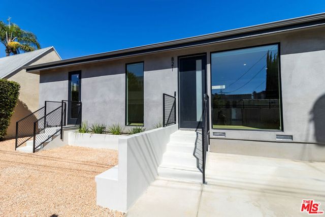 821 S Muirfield Road, Los Angeles, CA 90005
