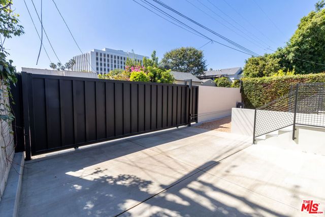821 S Muirfield Road, Los Angeles, CA 90005