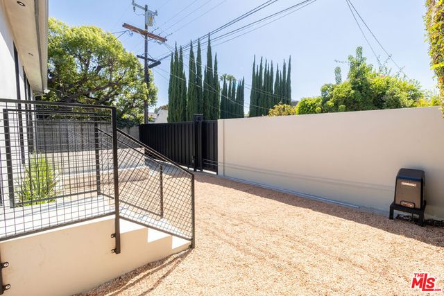 821 S Muirfield Road, Los Angeles, CA 90005