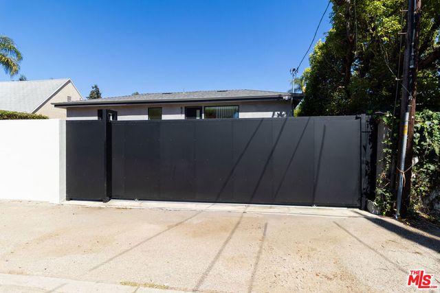 821 S Muirfield Road, Los Angeles, CA 90005