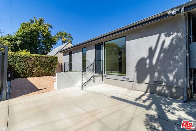 821 S Muirfield Road, Los Angeles, CA 90005