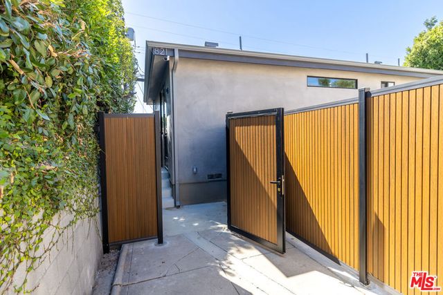 821 S Muirfield Road, Los Angeles, CA 90005