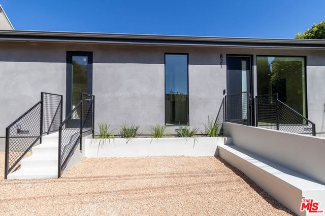 821 S Muirfield Road, Los Angeles, CA 90005