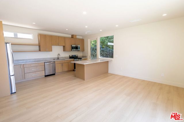 821 S Muirfield Road, Los Angeles, CA 90005
