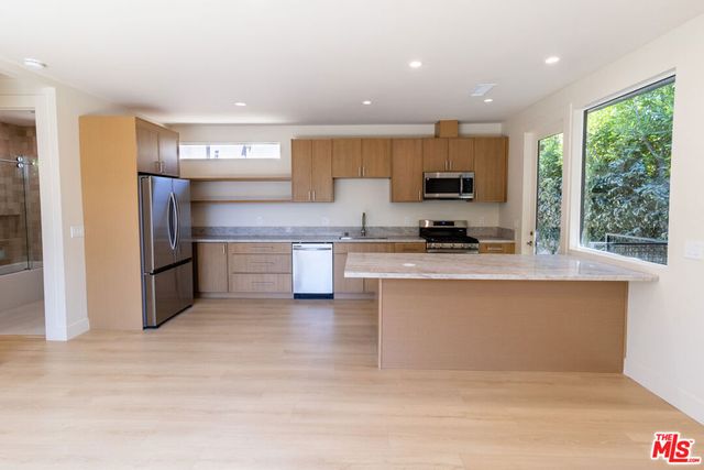 821 S Muirfield Road, Los Angeles, CA 90005