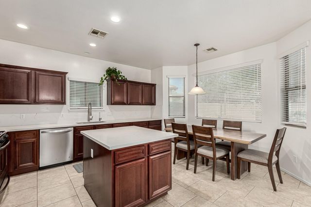 390 W Wisteria Place, Chandler, AZ 85248