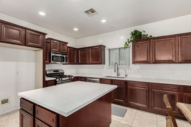 390 W Wisteria Place, Chandler, AZ 85248