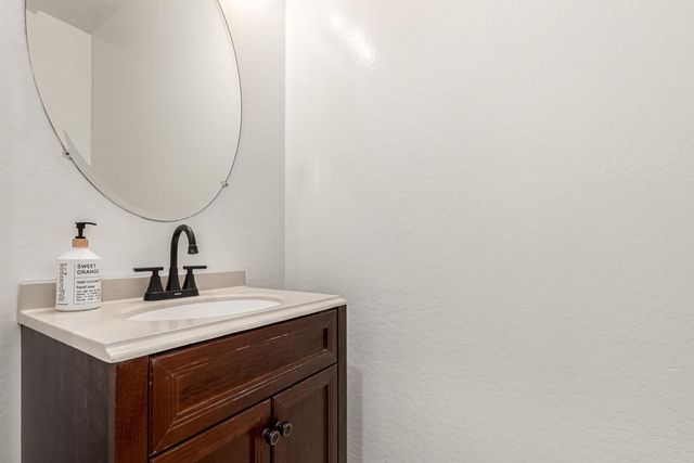 390 W Wisteria Place, Chandler, AZ 85248